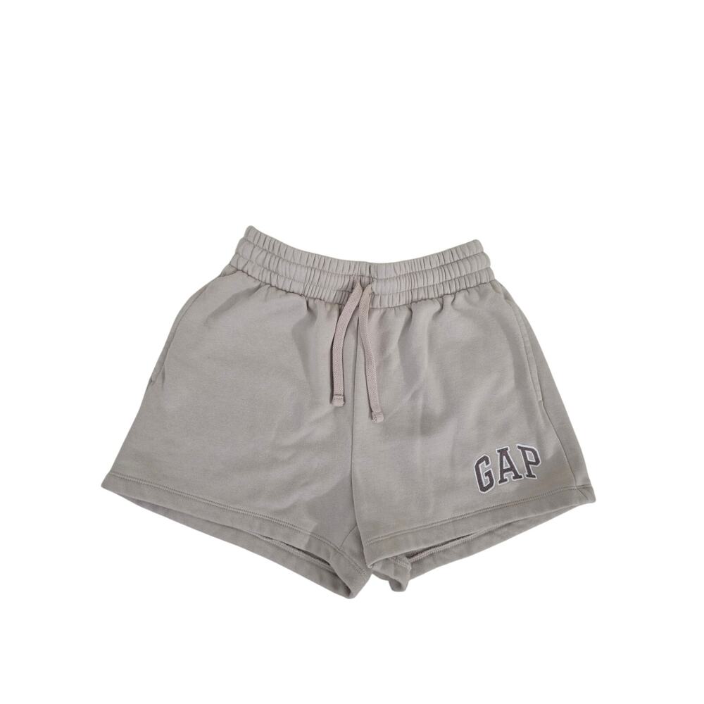 Women's tan GAP shorts with pockets
